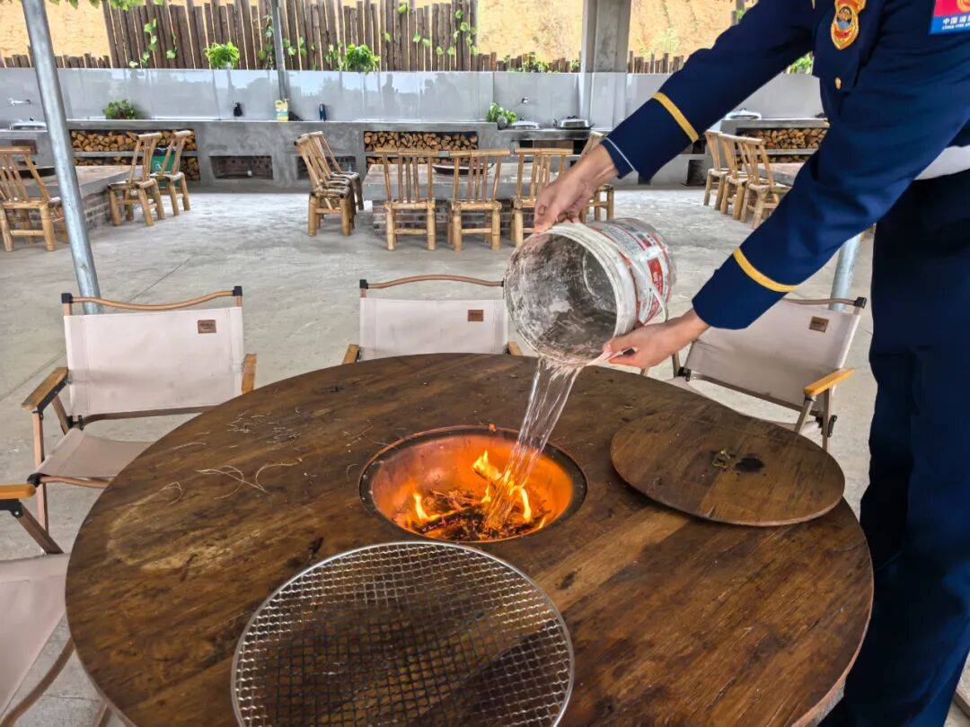 游安全“营” 户外消防安全隐患全扫清ag真人平台第一游戏直播预告丨打卡秋(图3)
