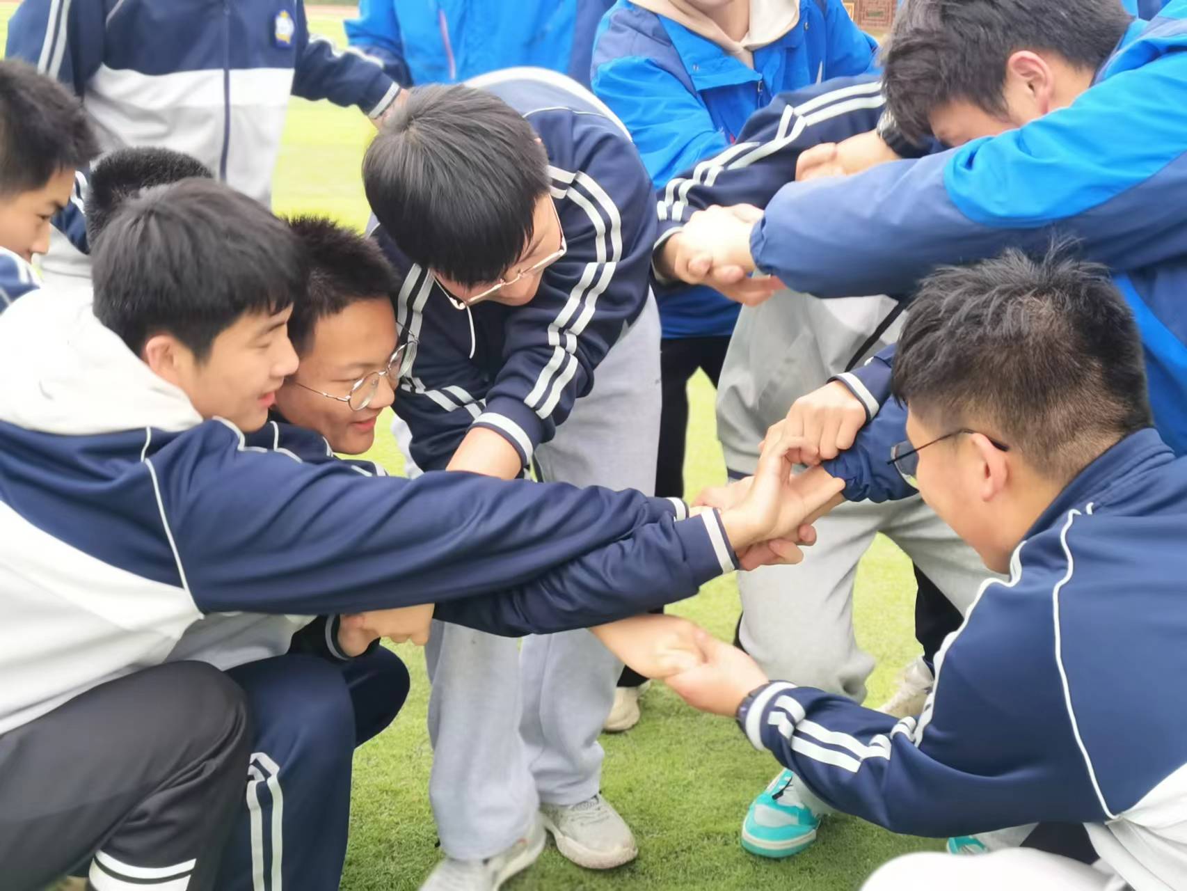 ：开设户外团体心理课AG真人中国海头高中